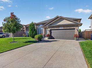 1049 Thunderbay Ave, Windsor, ON N8P0C1