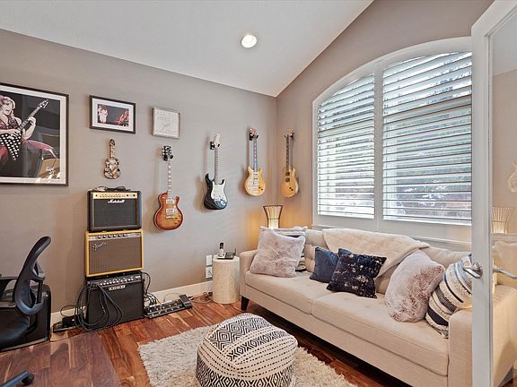 3rd image of 706 N Lancashire Ln