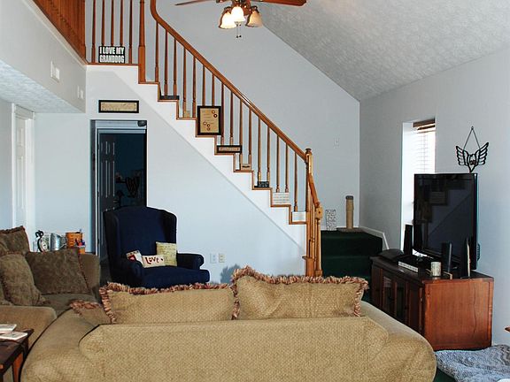5th image of 230 Christina Dr