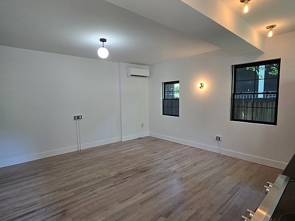 2nd image of 1401 Charles St APT D