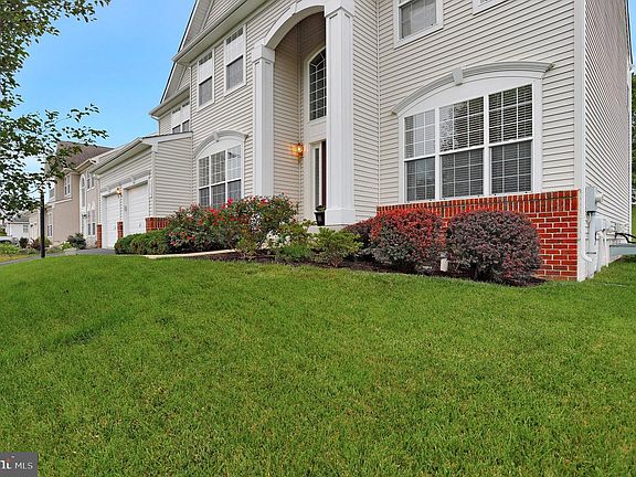 3rd image of 3875 Rolling Hills Dr