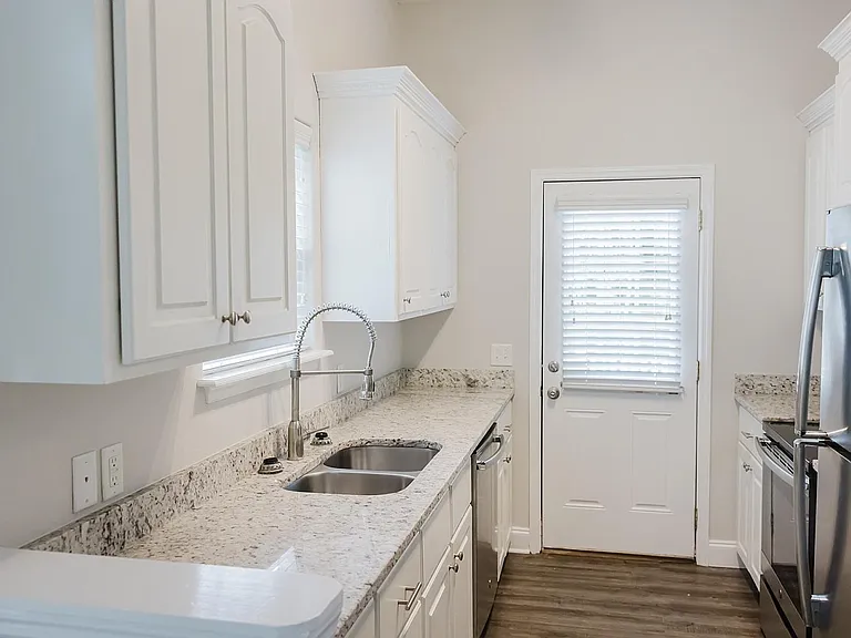 327 Summercreek Cv — Photo 5