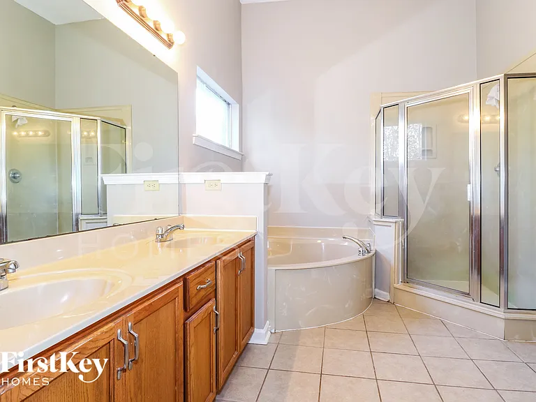 1411 Carlton Ridge Dr — Photo 13
