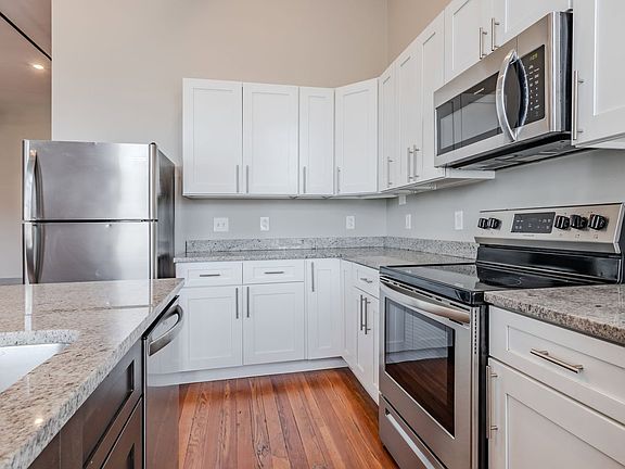 3rd image of 614 Poplar St #204