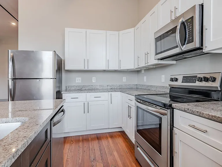 614 Poplar St — Photo 3