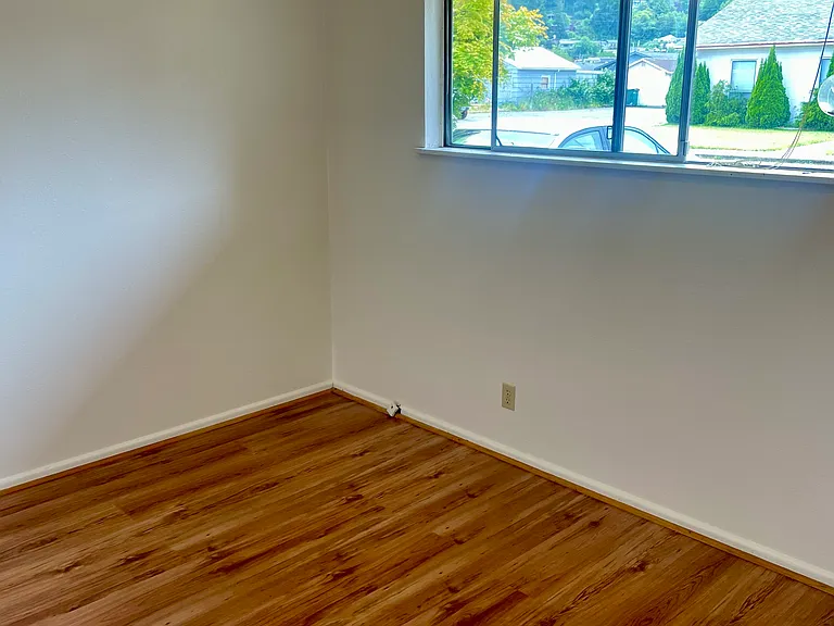 2458 Longwood Dr #4 — Photo 7