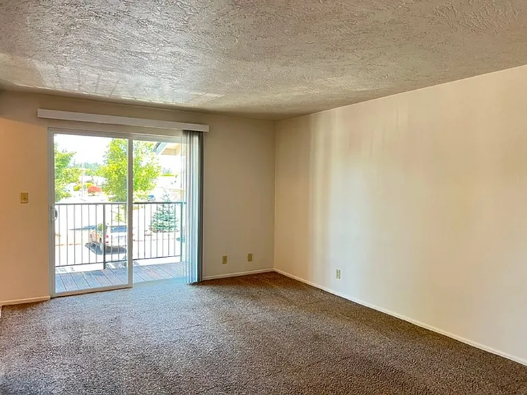 1125 Wyatt Ave — Photo 9