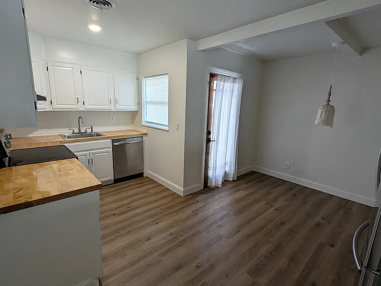 120 NE 14th Ave — Photo 11
