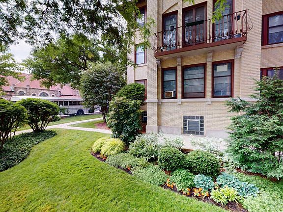 4th image of 949 Lake St APT Eg