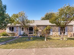 1301 Cedarcrest Dr, Mesquite, TX 75149