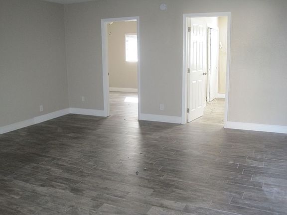4th image of 800 SE 14th St #6