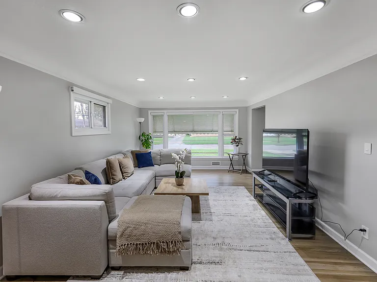 11574 Glamer Dr — Photo 4