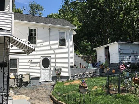2nd image of 55 Douglas St