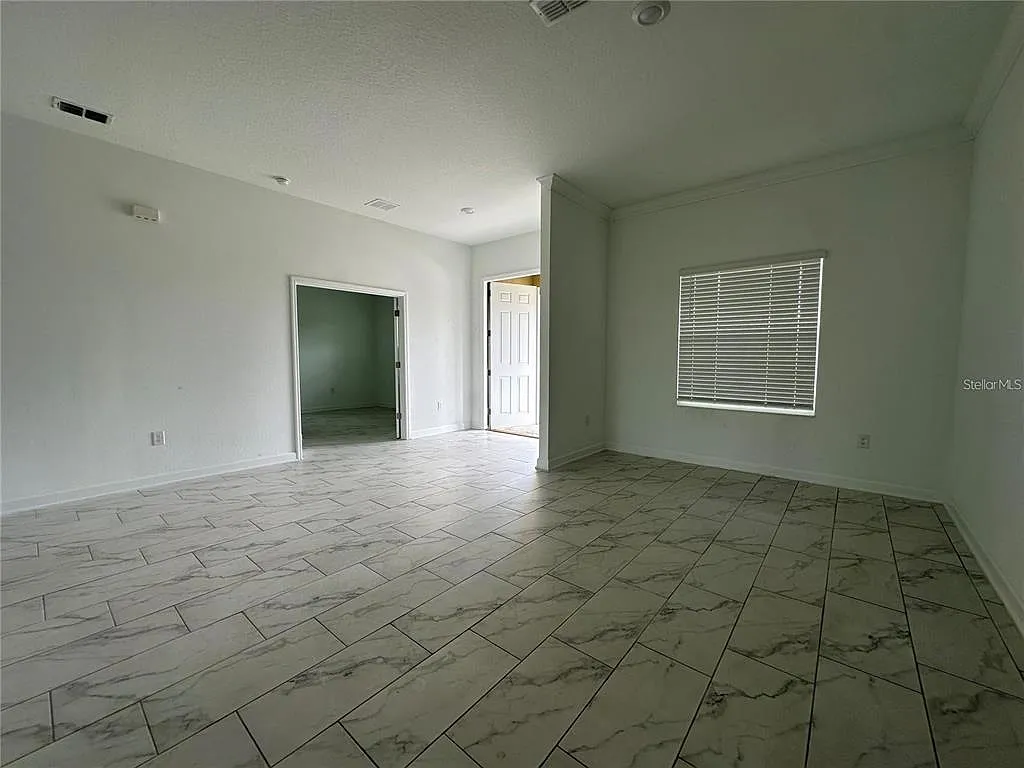4 bed, 4.0 bath, 3419 sqft, $3,850 — Photo 4