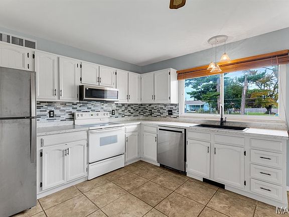4th image of 5 Oak Dr