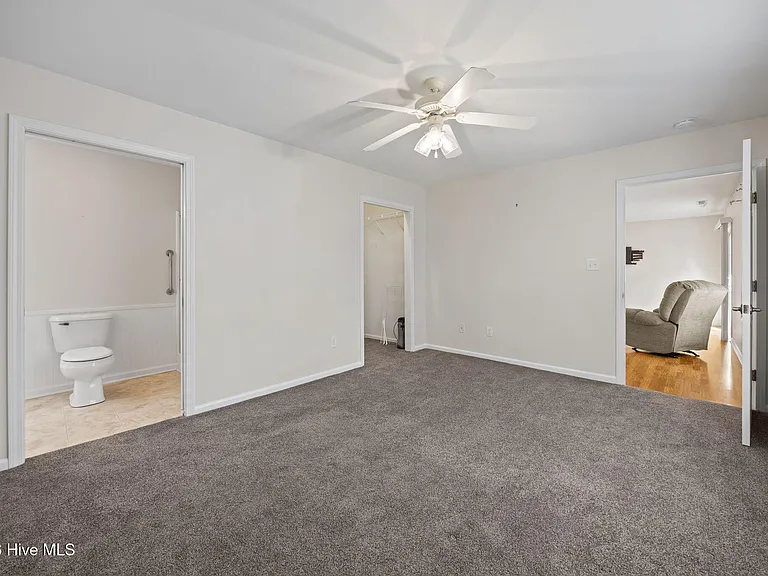 404 Jasmine N — Photo 19