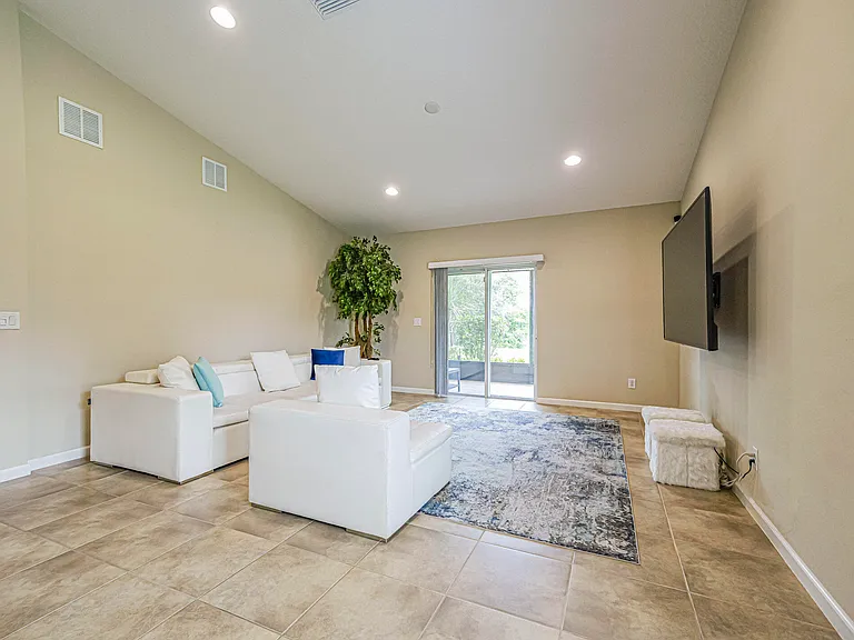 1750 Berkshire Cir SW — Photo 6