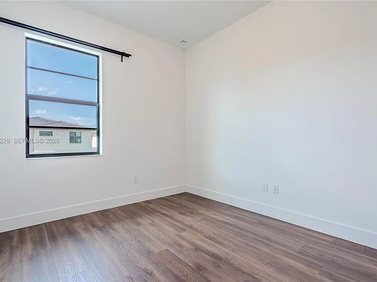 1427 SW 23rd St — Photo 37