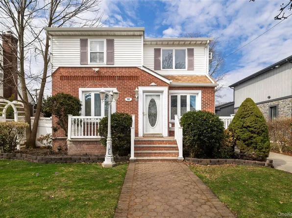 93 Kenneth Place, New Hyde Park, NY 11040