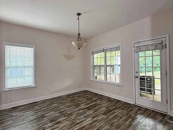 3rd image of 144 Howard St