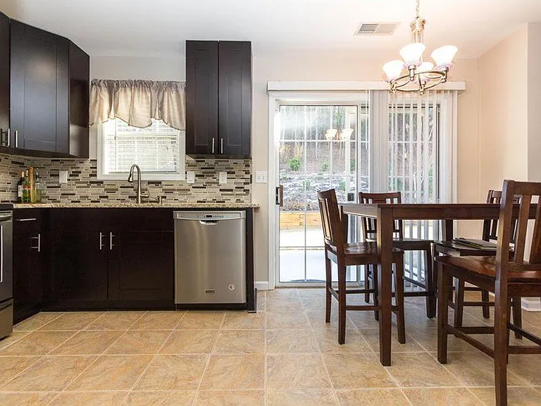 5653 Riverside Walk Dr — Photo 16