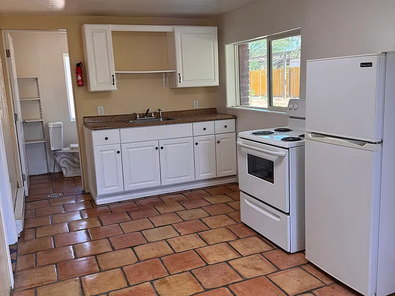 745 N Rosemont Blvd — Photo 11