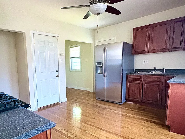 300-302 Lexington St #1 — Photo 2