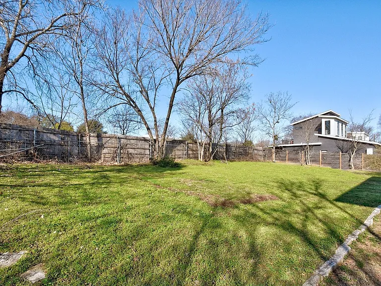 1704 E M Franklin Ave #C — Photo 17