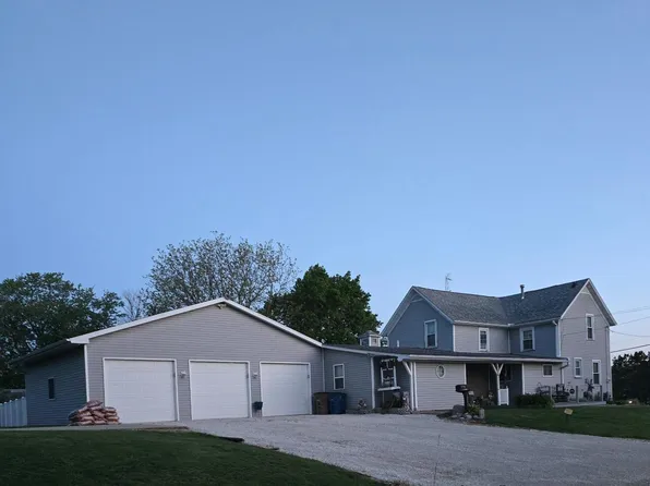 717 NE 2nd St, Galva, IL 61434