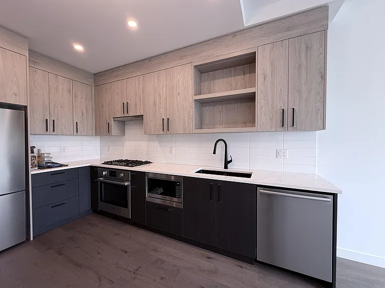 6859 Cambie St #506 — Photo 2