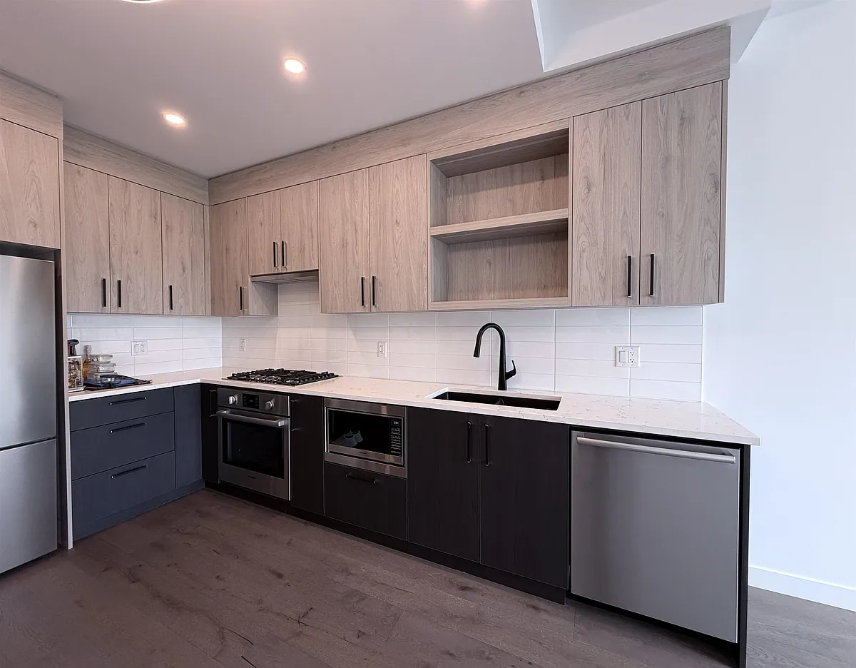 Building Photo - 6859 Cambie St #506