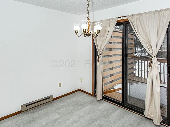 5th image of 2939 Heatherwood Cir S