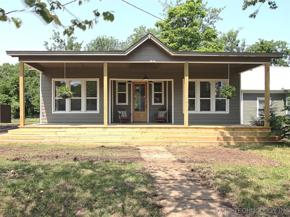 611 N State St, Wagoner, OK 74467