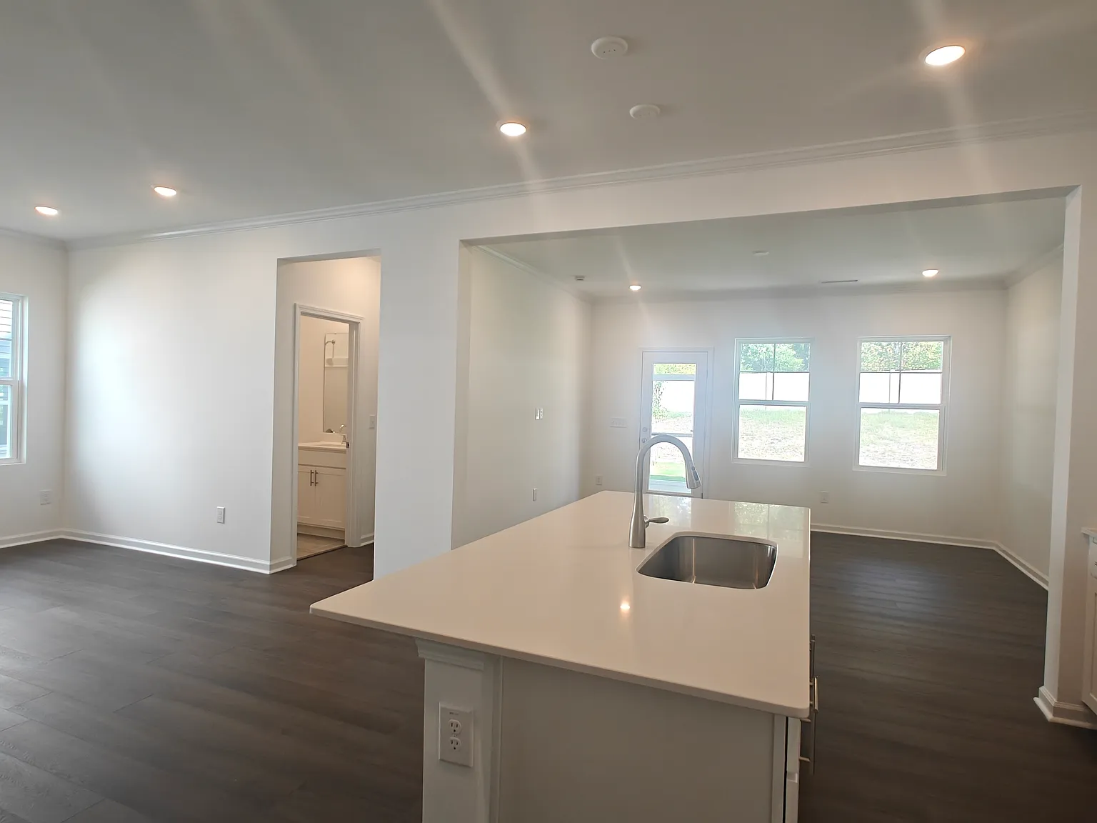 5 bed, 2375 sqft, $2,300 — Photo 4