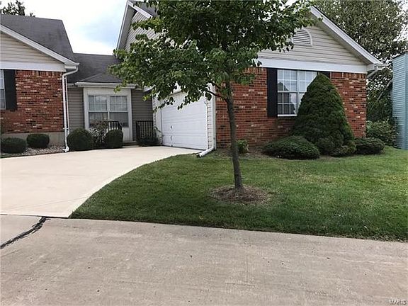 These Villas have been attractively placed to allow for courtyard drives.  Not shown in the photo is the covered entry that is adjacent to the Garage.  The box bay window to the left in the photo is located in Bedroom 2.  The Side Entry Garage offers a br