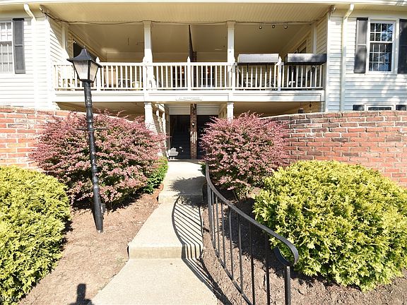 2nd image of 25 Berkshire Ct