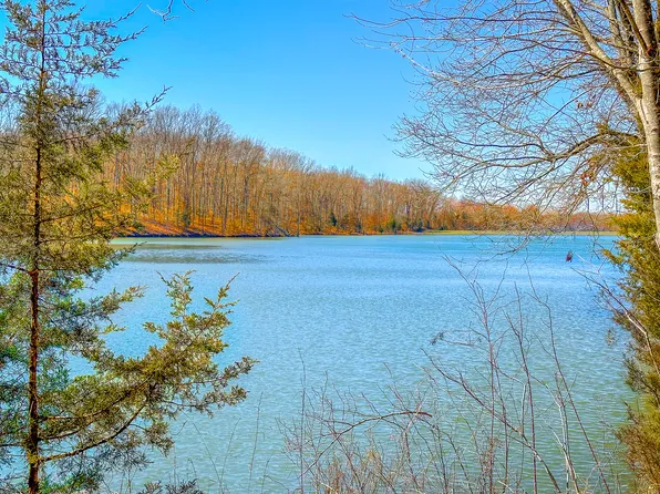 8090 Persimmon Lake Dr, Seymour, IN 47274