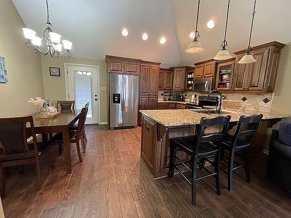 Dining/Kitchen Area