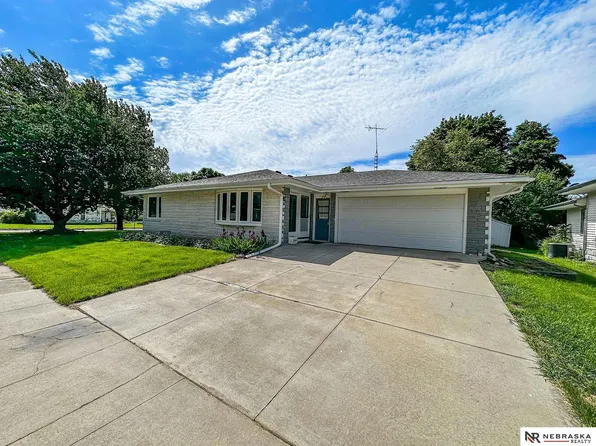 403 S Chestnut St, Friend, NE 68359