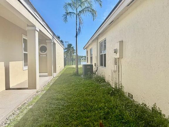 3rd image of 8820 N Lake Park Cir Circle N