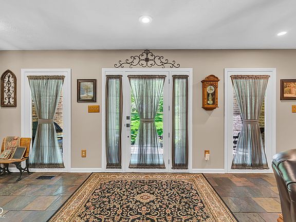 5th image of 4443 Tulip Dr N