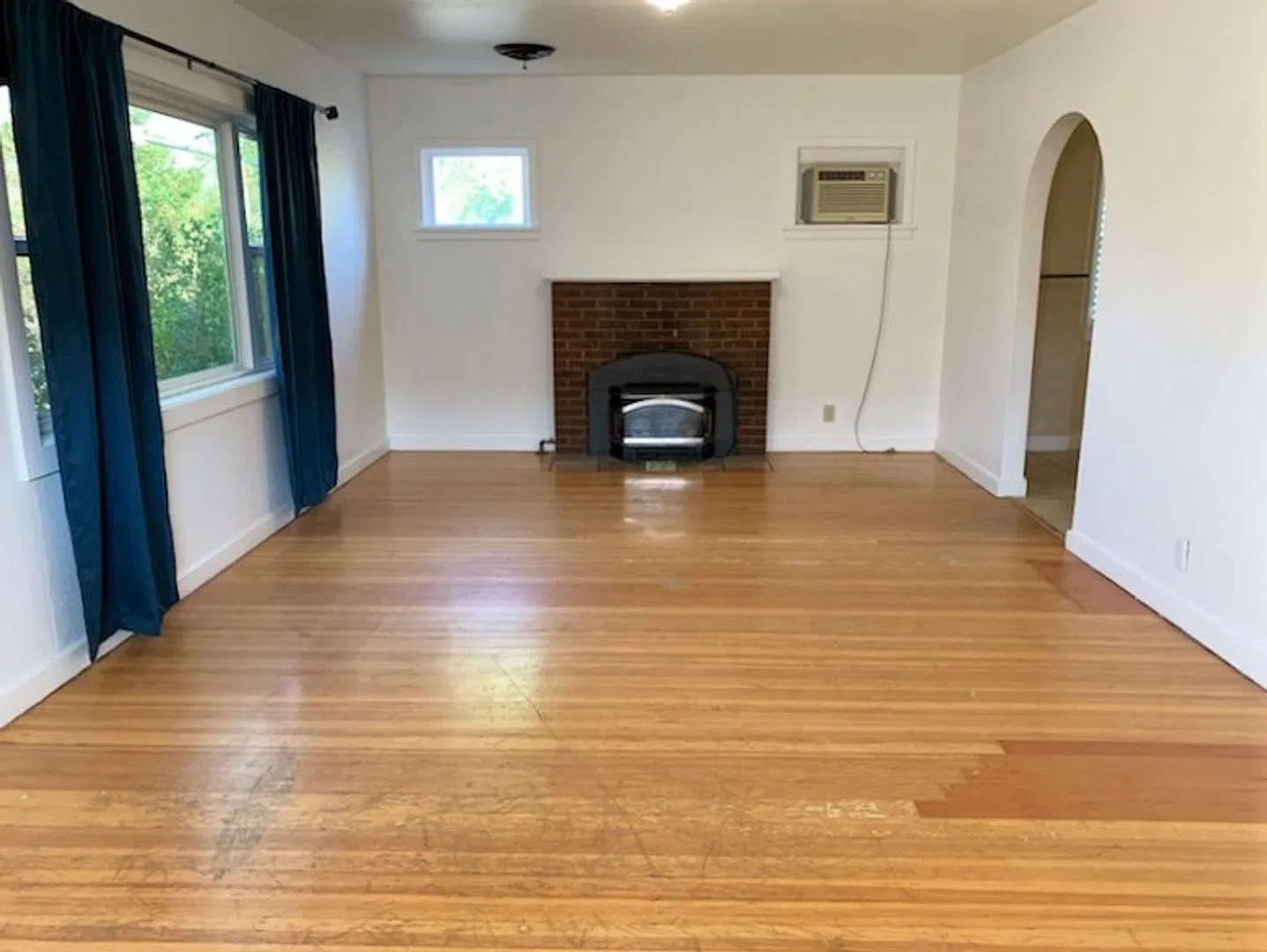 3 Bedroom House w/ Garage & Bonus Room — Photo 2