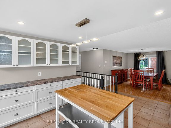 5th image of 9 Holly Meadow Rd