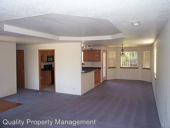 3rd image of 2405 Temple Dr