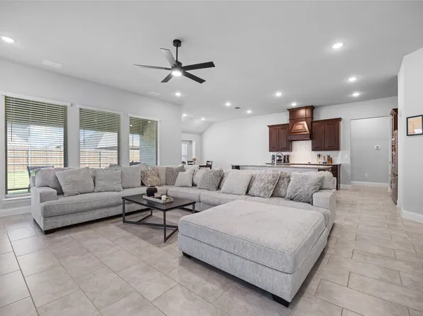 293 Resting Place Rd, Waxahachie, TX 75165