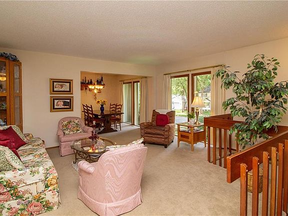 2nd image of 925 55th St