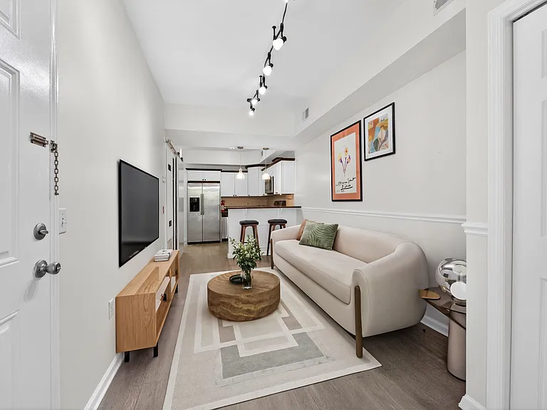 258 Pine St #2R — Photo 7