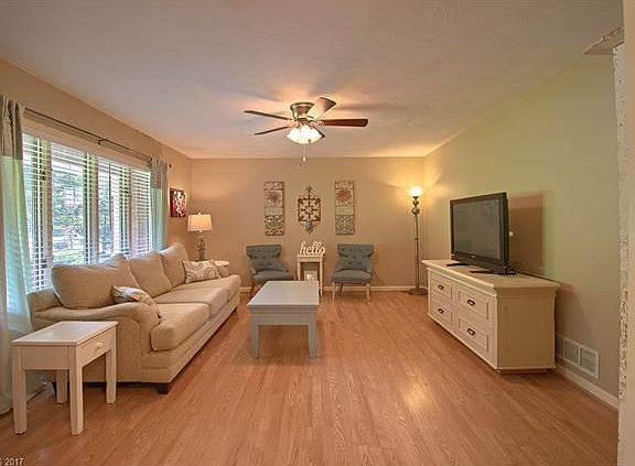 2nd image of 124 Mountain Valley Dr