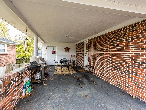 3rd image of 161 Woodmont Dr