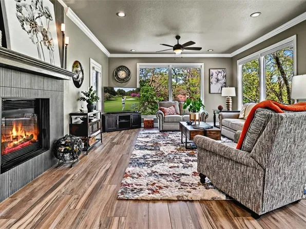 1 Hedges Cir, Bella Vista, AR 72715